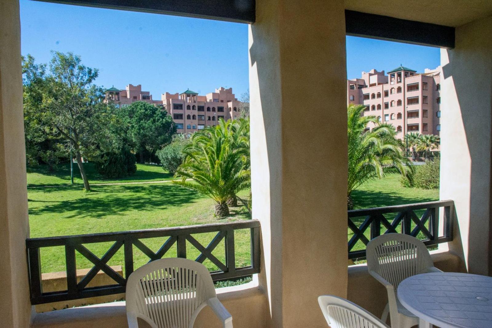 Vista Jardin En Urb. Jardines De Isla Canela. المظهر الخارجي الصورة